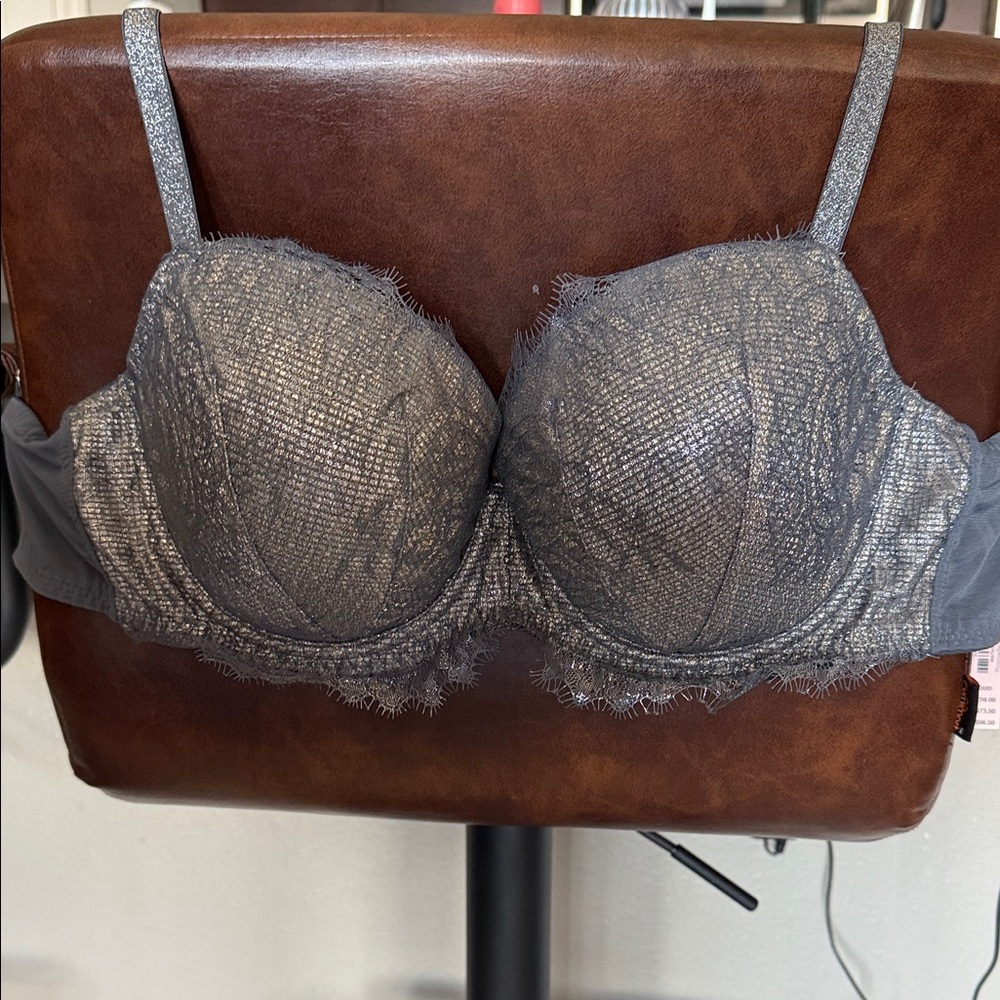 Victoria's Secret Shimmery Silver Lace Underwire Bra 34DDD - Picture 4 of 4